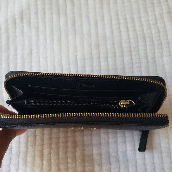 Black Wallet - Picture 1 of 4